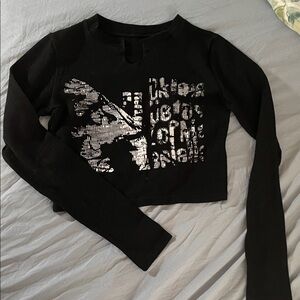 Black Long Sleeve Graphic Crop Top
